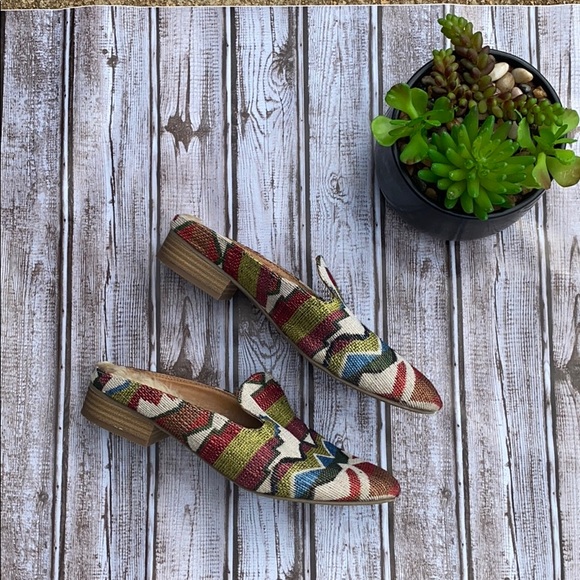 Universal Thread - Picture 2 of 4